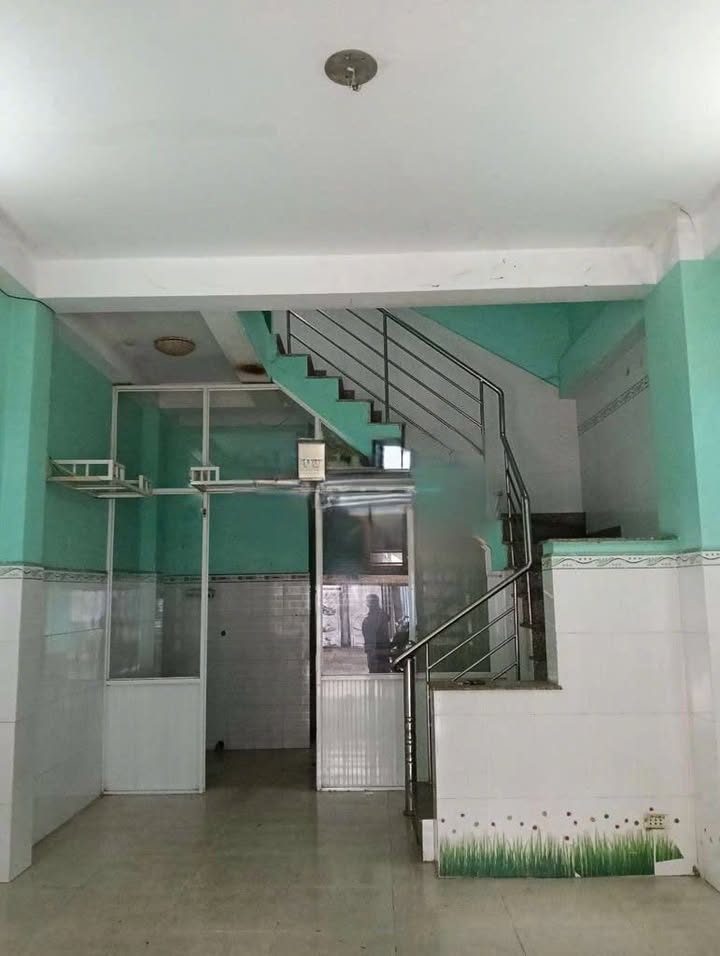 Cho thuê nhà mặt tiền Hoàng Ngân, Quận 8 - Diện tích 42m², giá chỉ 7.5 triệu!