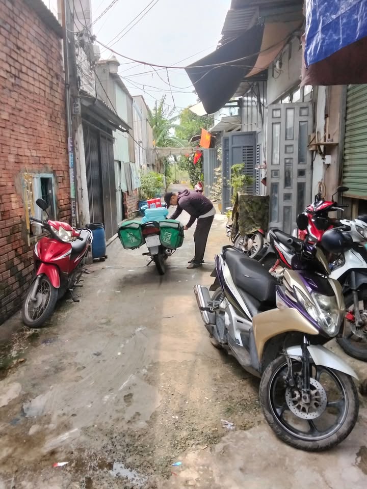 Nhà xưởng bán tại Bình Chánh 128m² giá 3.7 tỷ - Sổ đỏ riêng, giao dịch nhanh!