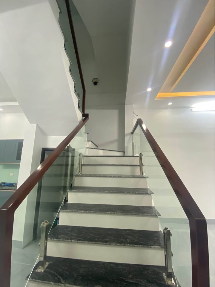 Nhà lô góc 3 tầng tại Phạm Ngũ Lão, Nam Định 60m² giá 2.3 tỷ - Thoáng mát, ô tô vào tận nơi!