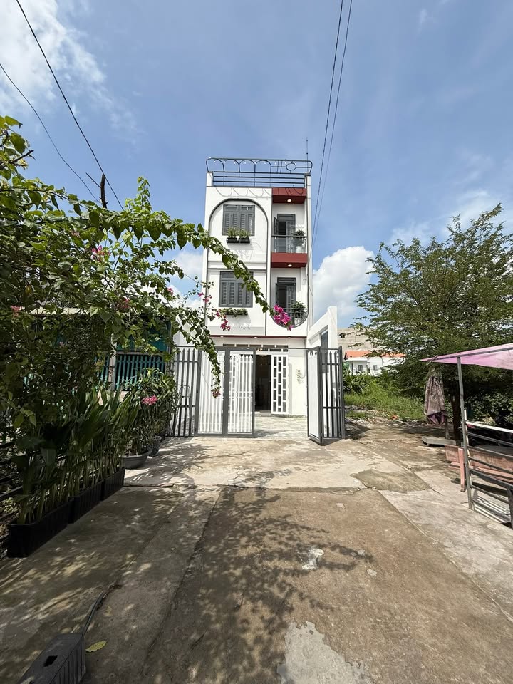 Nhà mặt tiền đường Quới An, quận 12, 66m² giá 5.35 tỷ - Kinh doanh thuận lợi!