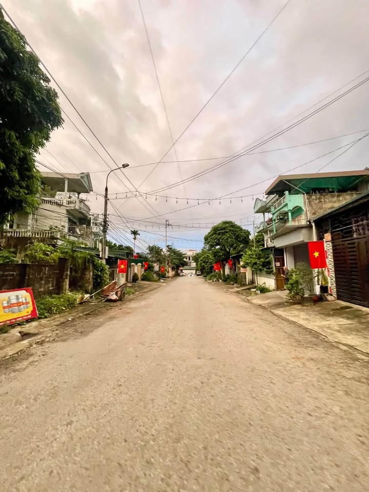 Đất nền Tổ 9 Hưng Thành, Tuyên Quang, 178.38m² giá 3 tỷ - Nhà cấp 4 cho thuê ngay!