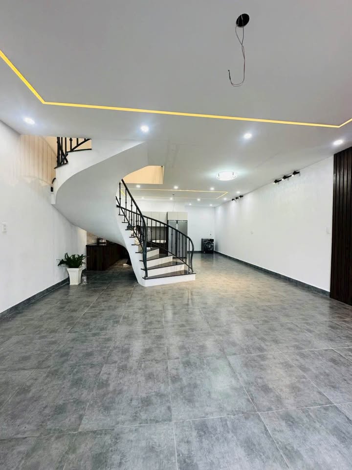 Nhà phố Đà Lạt 100m² giá 4.2 tỷ - Sẵn sàng vào ở ngay!