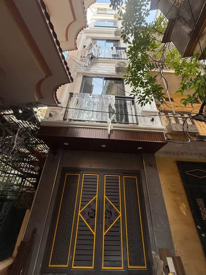 Nhà phố Thịnh Quang, Đống Đa 42m² giá 12 tỷ - Nhà mới, thang máy tiện nghi!