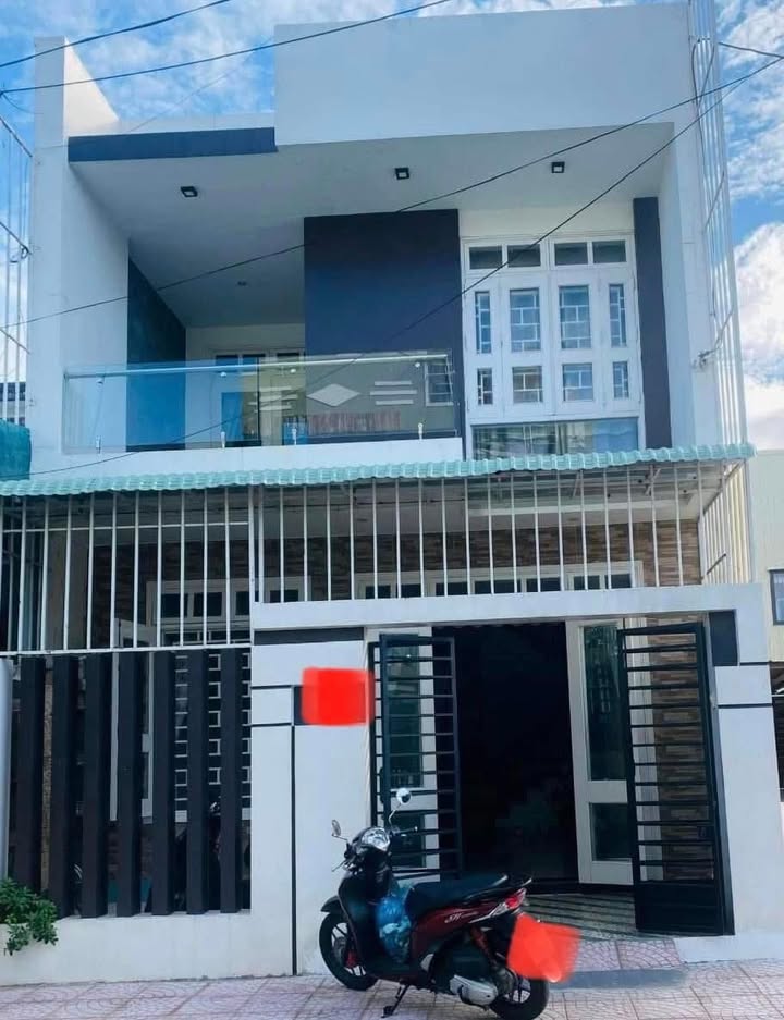 Nhà 4 Phòng Ngủ Mặt Tiền Đường Nguyễn Bá Ngọc, Tam Kỳ 96m² - Giá 3.2 Tỷ, Sẵn Sàng Vào Ở!