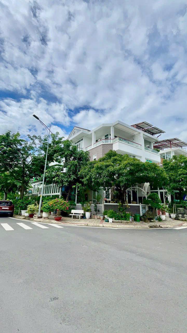 Bán gấp nhà góc 2 mặt tiền tại Jamona Golden Silk, Quận 7 - Đầu tư sinh lời!