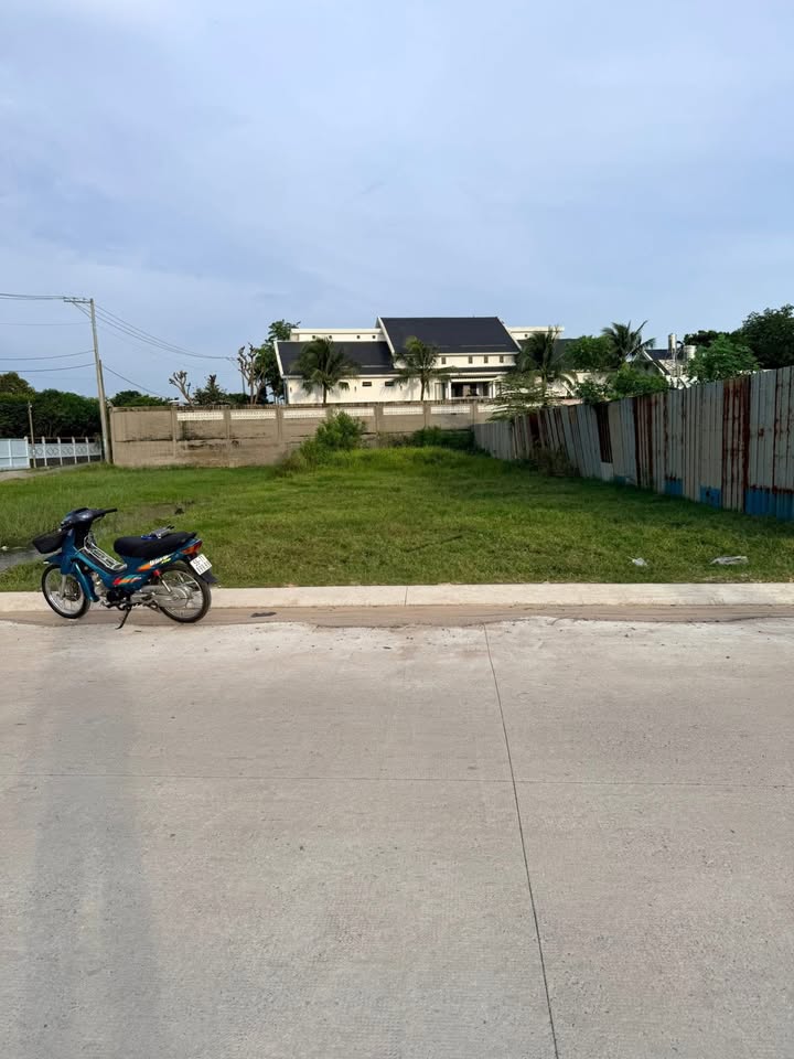 Đất mặt tiền đường bê tông 823D, thị trấn Đức Hòa 684m² - Giá chỉ 15 triệu/m²