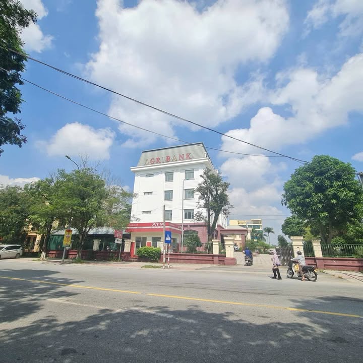 Nhà 5 tầng tại Ngã Tư Đông Côi, Thị trấn Hồ, 70m² giá 10 tỷ - Đầu tư sinh lời ngay!