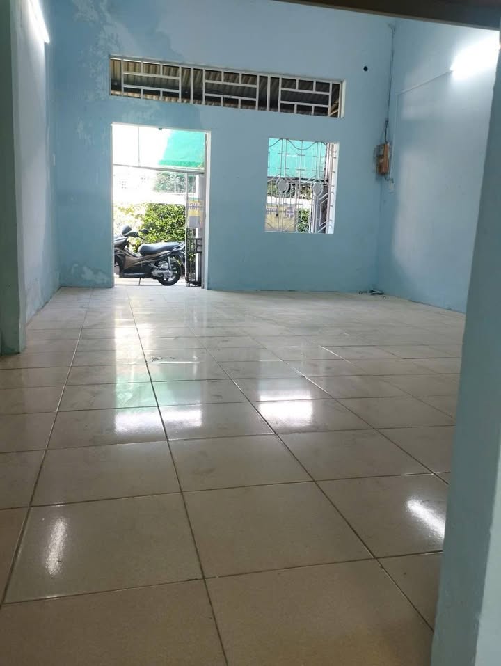 Nhà cho thuê tại Trung Chánh, Hóc Môn, 67.5m² - Nhà mới sơn sửa, giá 4.5 triệu/tháng