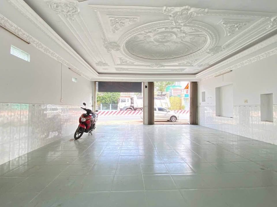 Mặt bằng kinh doanh ĐT743, Thuận An, 220m² giá 10 triệu - Thích hợp cho thuê và kinh doanh!
