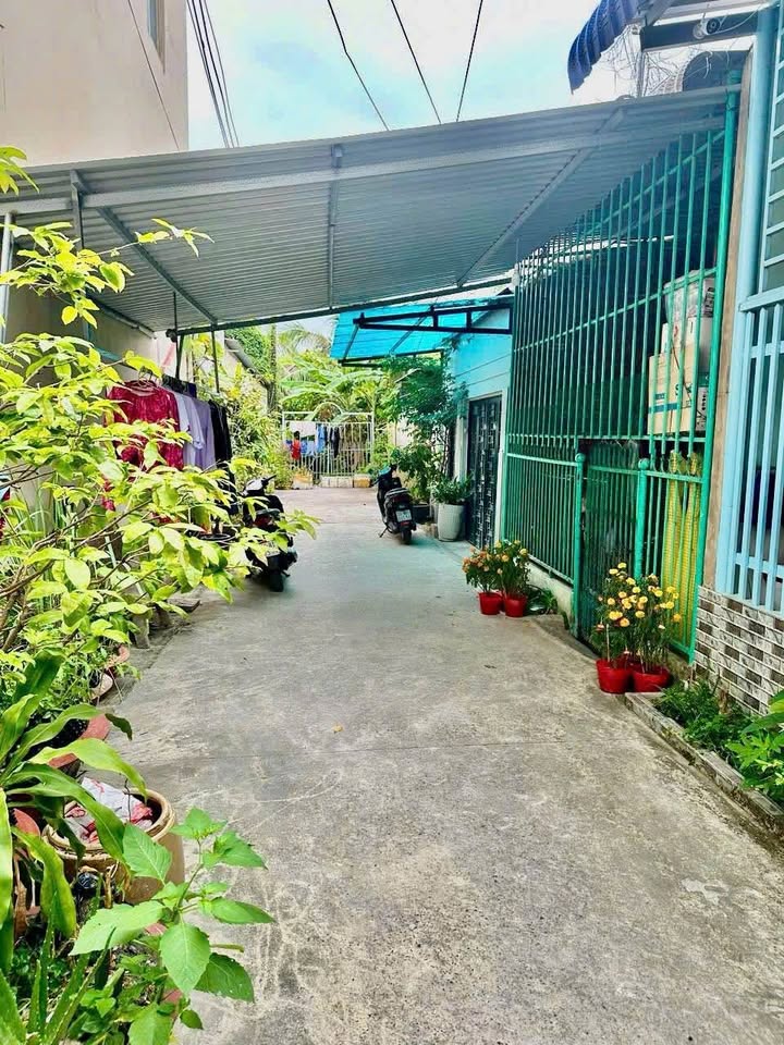 Nhà phố khóm 3, Phường 1, Cà Mau 72m² giá 1.35 tỷ - Hẻm rộng thông thoáng!