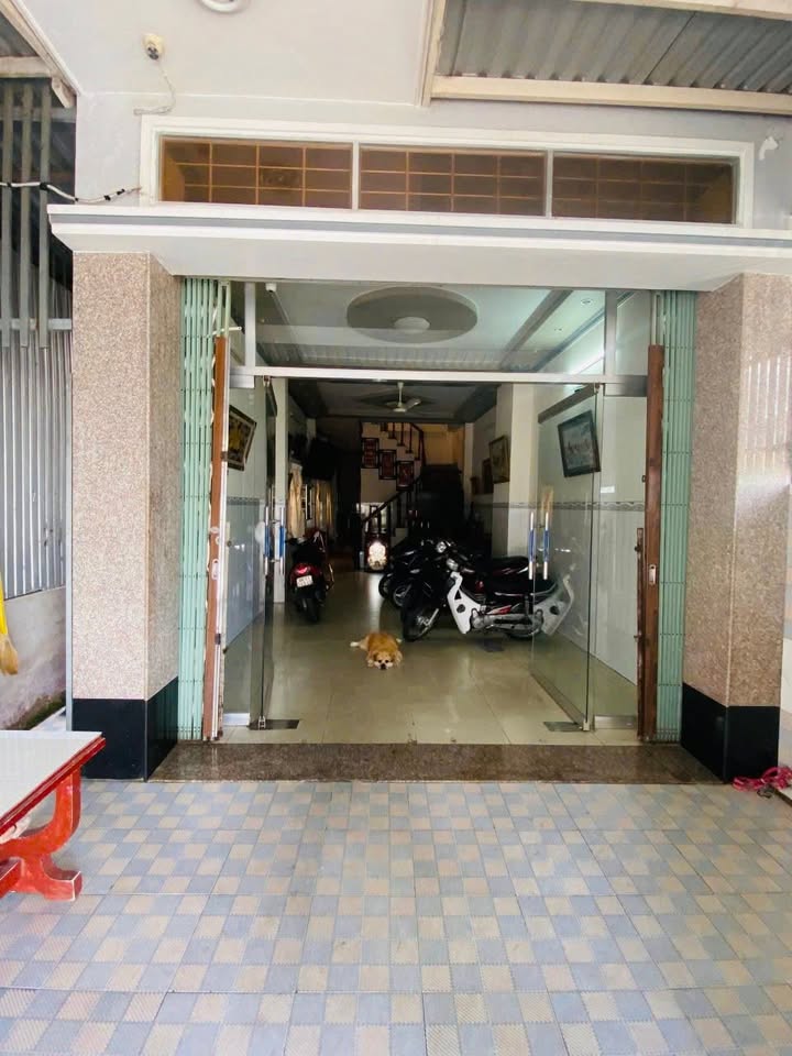 Nhà nghỉ 3 tầng tại chợ Tắc Ráng, Rạch Giá - 5 tỷ, sổ đỏ chính chủ!