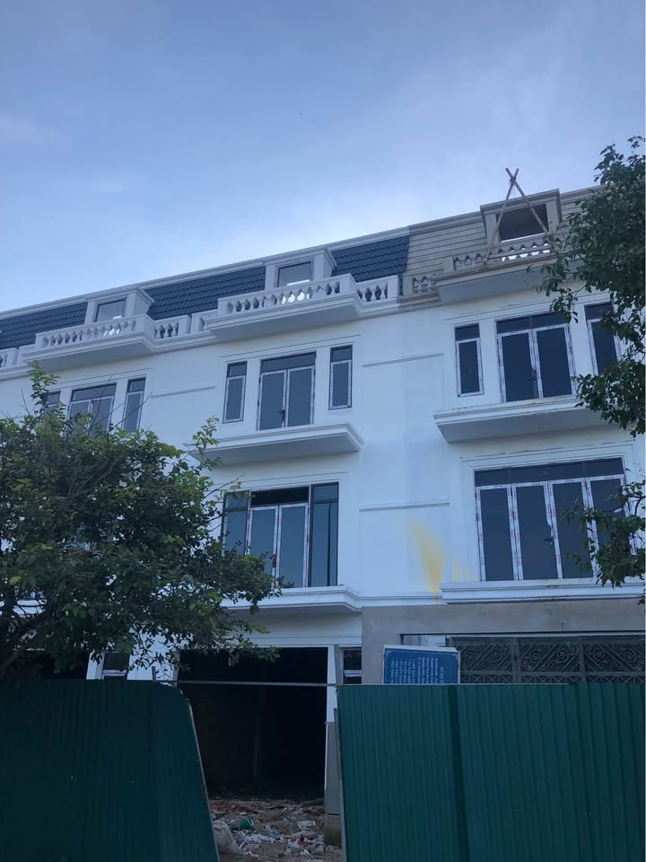 Bán Nhà mặt tiền Lý Tự Trọng Sầm Sơn 108m² - Vị trí đẹp, xây thô 3 tầng