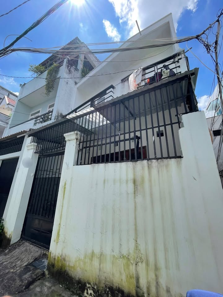 Nhà 1 trệt 1 lầu P. Linh Chiểu Thủ Đức 61m² giá 4.8 tỷ - Gần trường ĐH SPKT!