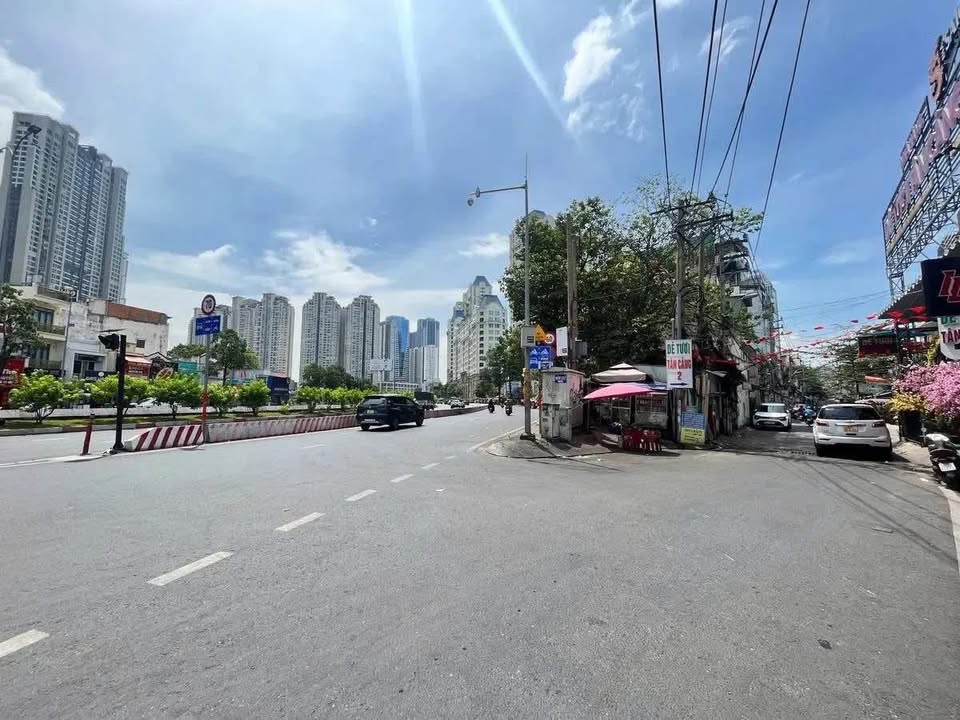 Nhà hẻm xe hơi Phường 22, Quận Bình Thạnh 81m² giá 8.6 tỷ - Sổ hồng riêng, pháp lý chuẩn!