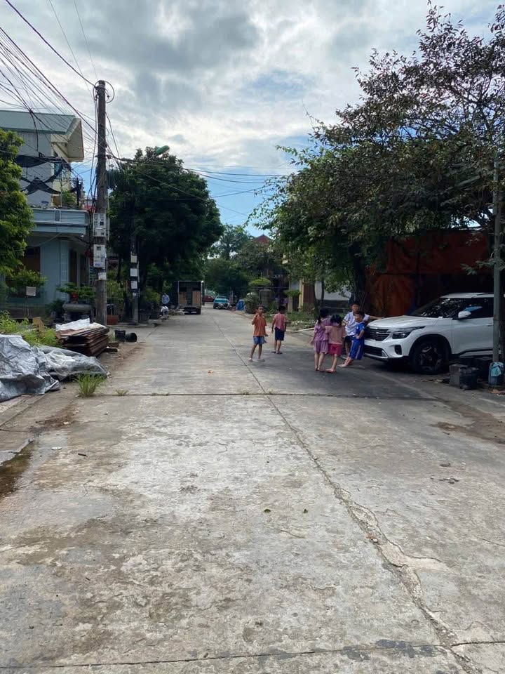 Nhà 2 tầng đường Nguyễn Văn Cừ, Ninh Bình 105.6m² - Dân xây chắc chắn, an ninh tốt!