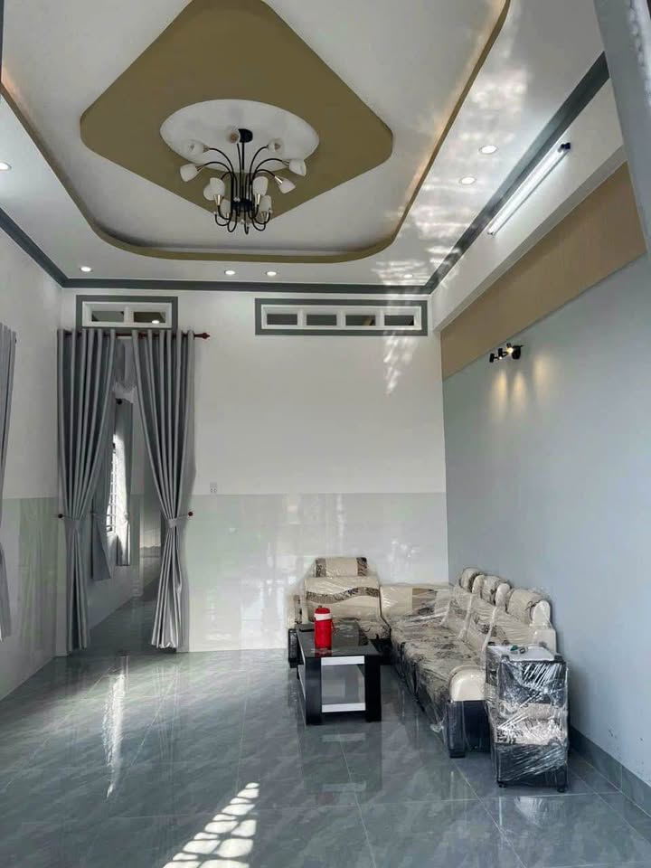 Nhà riêng Hòa Thành Tây Ninh 112m² giá 1.035 tỷ - Gần chợ Long Hải!