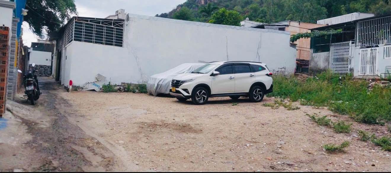 Lô đất 3 mặt tiền tại Phường Vĩnh Hải, Nha Trang - Giá chỉ 3.3 tỷ, cơ hội đầu tư tuyệt vời!