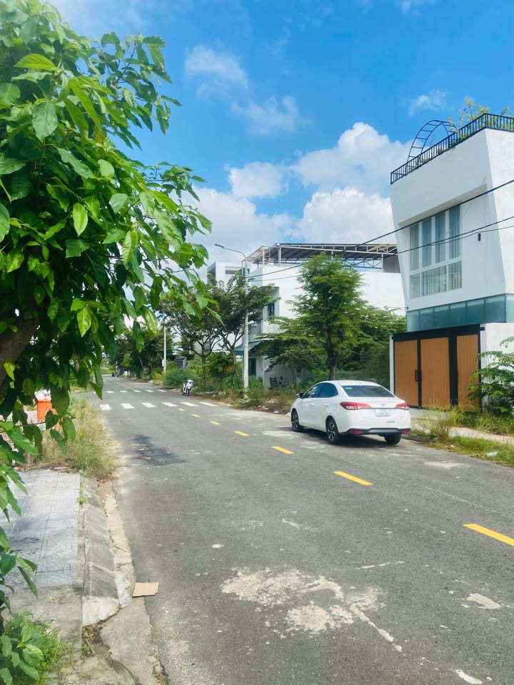 Đất dự án Nam Hòa Xuân Đà Nẵng 105m² giá 6.05 tỷ - Vị trí đẹp, hướng Tây Nam!