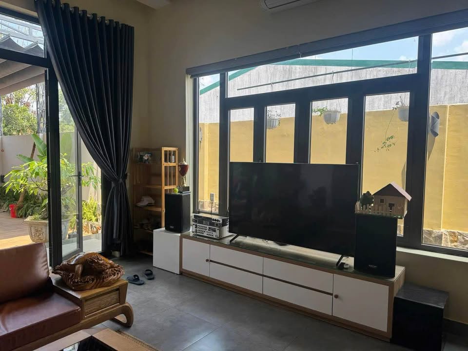 Nhà phố hiện đại tại Gia Nghĩa 240m² giá 2.8 tỷ - Sẵn sàng vào ở!