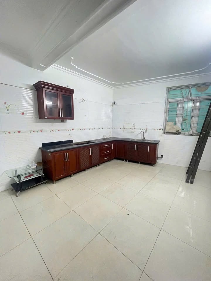 Cho thuê mặt tiền đường Thiên Lôi, quận Lê Chân, 80m² giá 14 triệu - Nhà 5 tầng đẹp, thuận lợi kinh doanh!