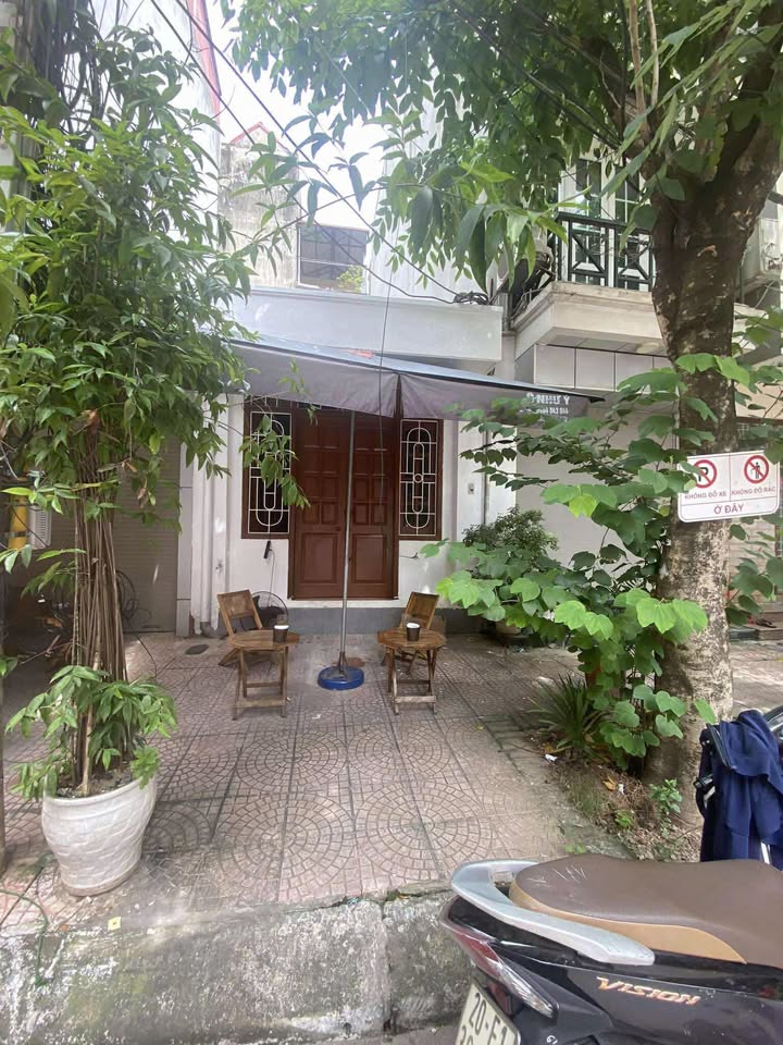 Nhà cho thuê mặt ngõ đường Hoàng Quốc Việt, Cầu Giấy 45m² - Giá tốt 9 triệu/tháng!