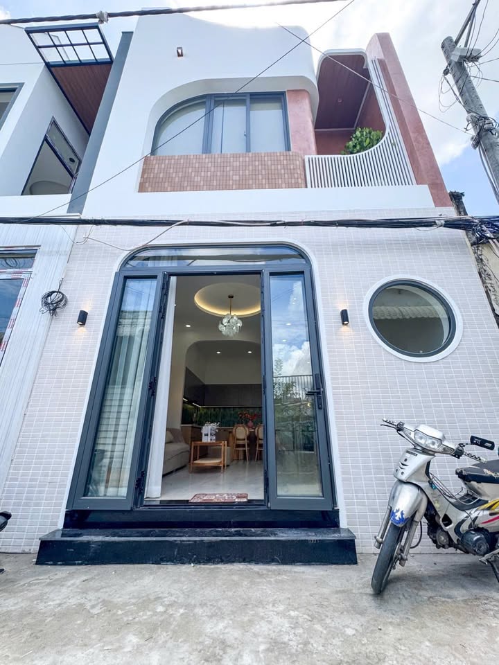 Nhà phố hiện đại 2 tầng An Khánh, 62.4m² giá 3.79 tỷ - Nội thất cao cấp, tặng máy lạnh