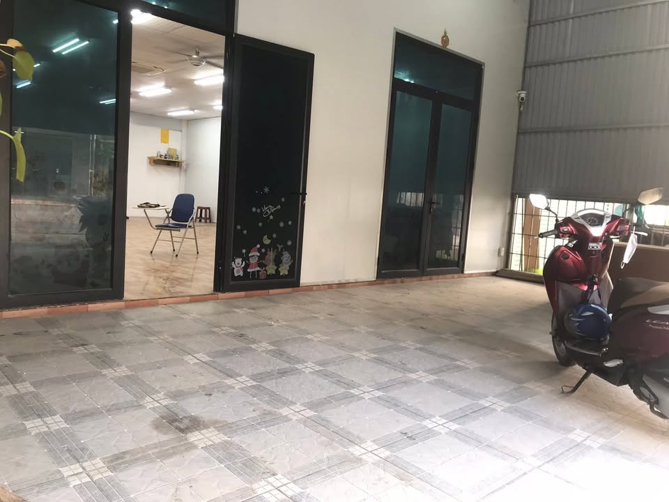 Nhà cho thuê mặt đường 428, 150m² - Vị trí thuận lợi, đầy đủ tiện nghi!