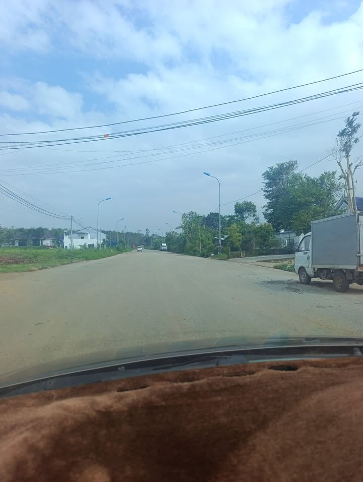 Bán FrontHouse mặt tiền 30m tại khu phố Du Thịnh, Thái Hòa - Giá chỉ 2 tỷ!