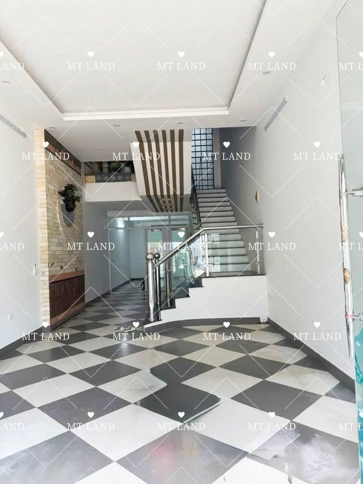 Nhà phố cho thuê Hoàng Văn Thụ, Bắc Giang - 4 tầng, giá 25 triệu/tháng, vị trí đắc địa cho kinh doanh