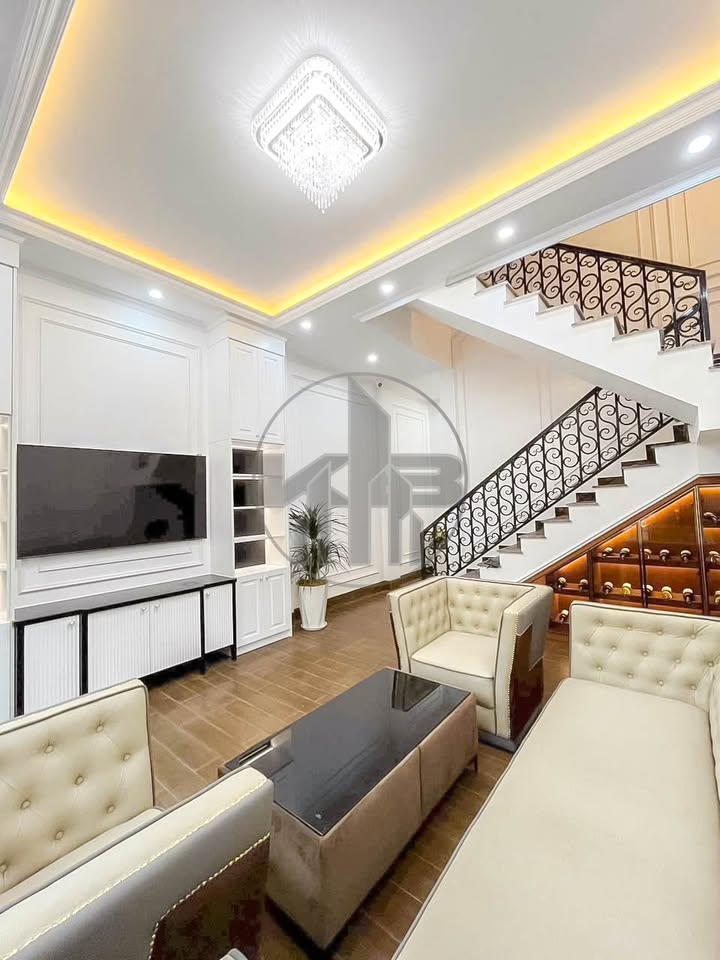 Nhà phố 68.9m² Phường 4, Đà Lạt giá 9.3 tỷ - Thiết kế hiện đại, sẵn sàng ở ngay!