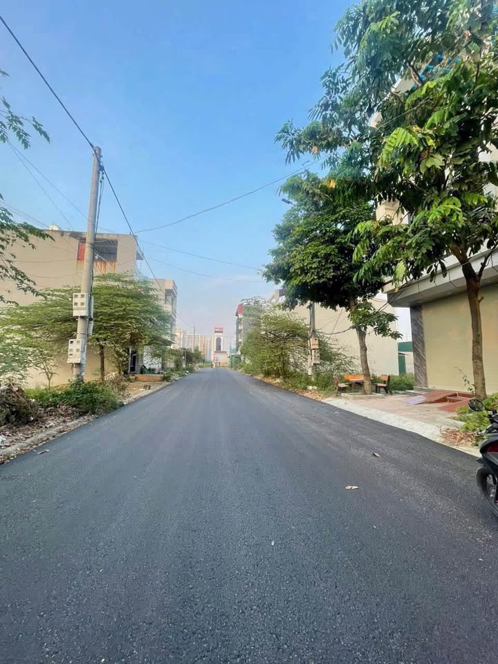 Nhà cho thuê 3 tầng tại KCN Quang Châu, 6 phòng ngủ chỉ 16 triệu/tháng - Cơ hội hấp dẫn!