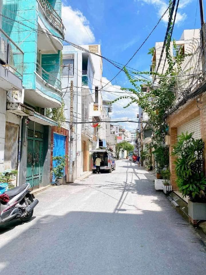 Nhà 2 tầng Nguyễn Trọng Tuyển, P1 Tân Bình 32m² giá 5.3 tỷ - Vị trí vàng gần sân bay!