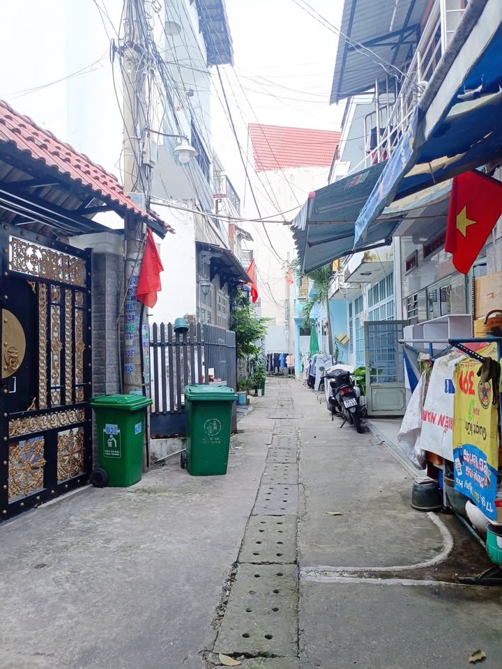 Nhà 2 tầng tại Linh Chiểu, Thủ Đức 44m² giá chỉ 3.99 tỷ - Cơ hội không thể bỏ lỡ!