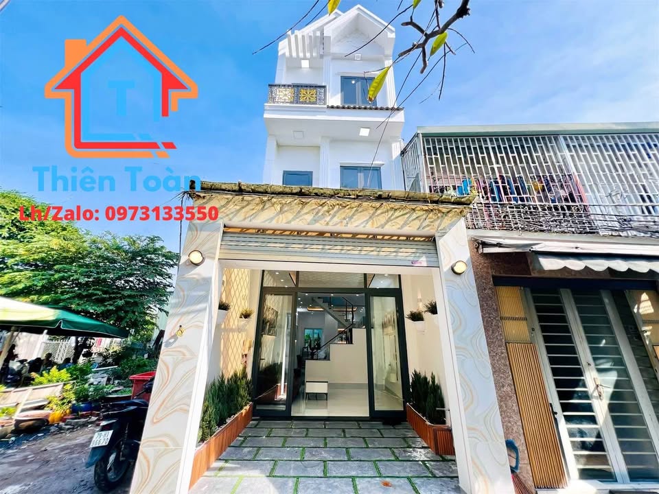 Nhà 2 Lầu Đường Huỳnh Tấn Phát Quận 7 65.25m² giá 7.49 tỷ - Sổ hồng riêng, full nội thất cao cấp!