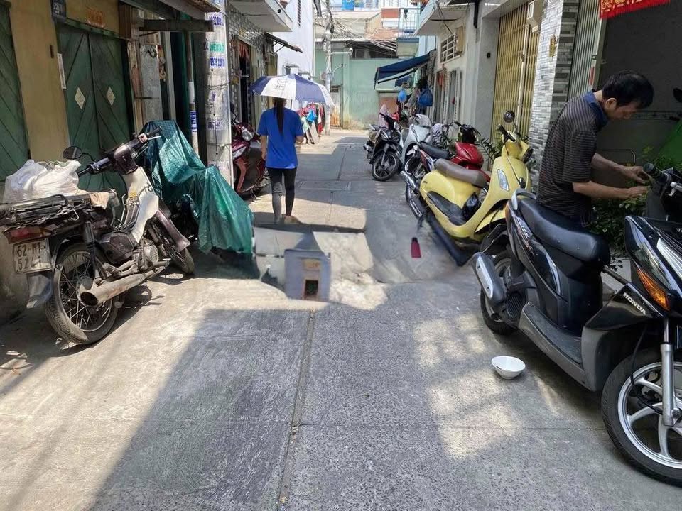 Nhà cho thuê hẻm xe hơi Quận 11, 30m² giá chỉ 8 triệu - Khu dân cư an ninh!