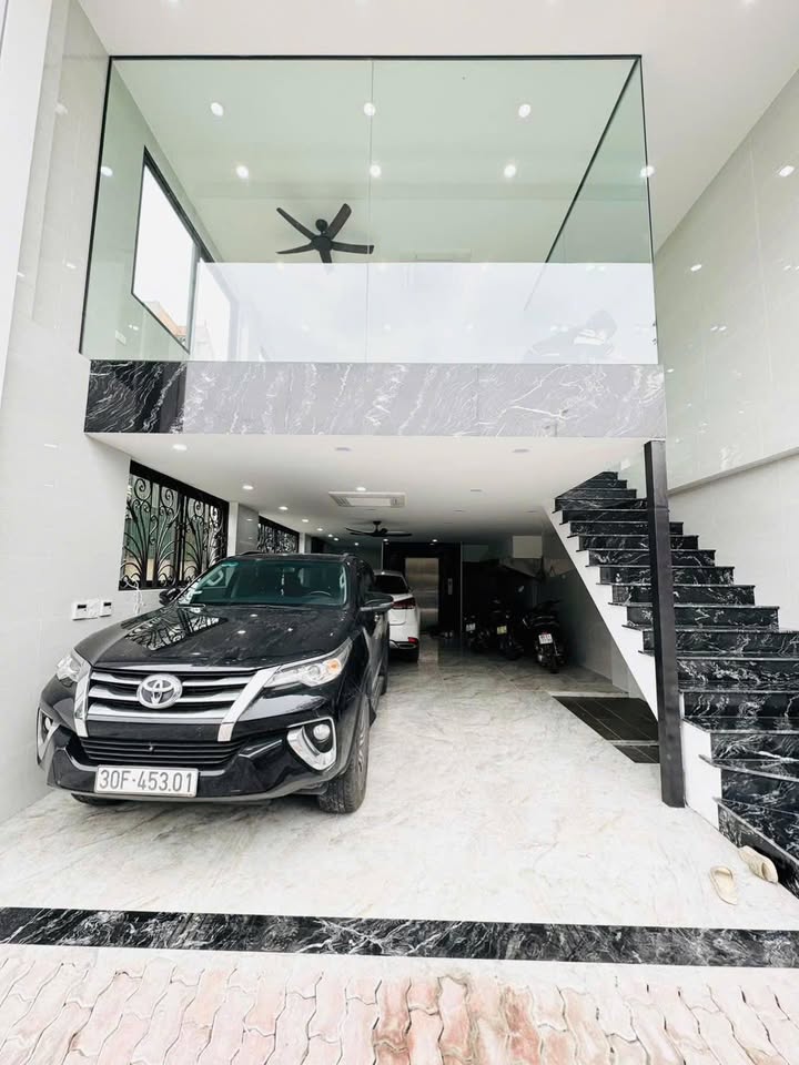 FrontHouse Cổ Linh 65m² giá 15 tỷ - Thang máy, gara ô tô, full nội thất!