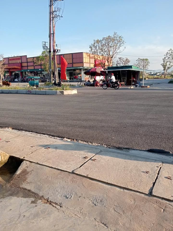 Đất kinh doanh mặt tiền Quốc lộ 8c, xã Thiên Cầm 125m² - Giá chỉ 3 tỷ VND!