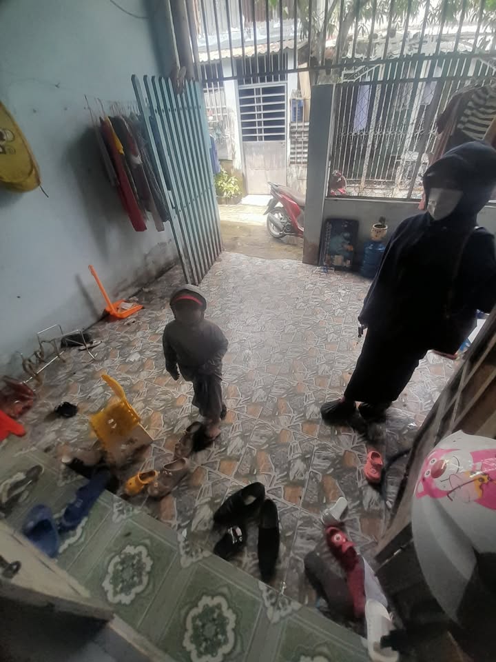 Nhà nguyên căn Đông Thạnh, Hóc Môn 56m² giá 2.8 triệu - Sân để xe rộng rãi!