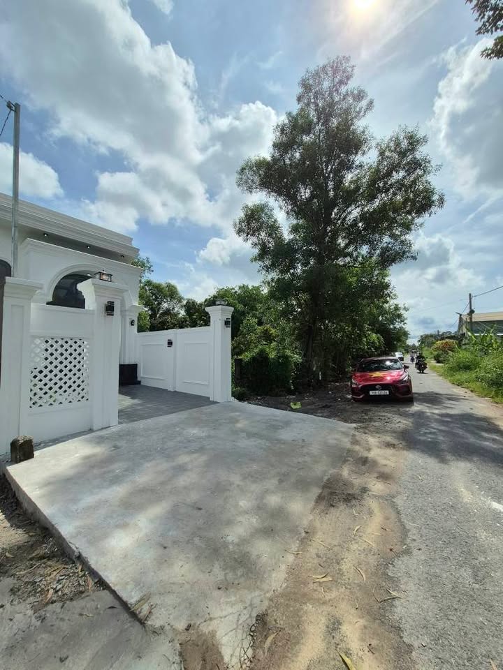 Nhà riêng Tân Biên Tây Ninh 165m² giá 1.68 tỷ - Thiết kế sang trọng, tiện ích đầy đủ!