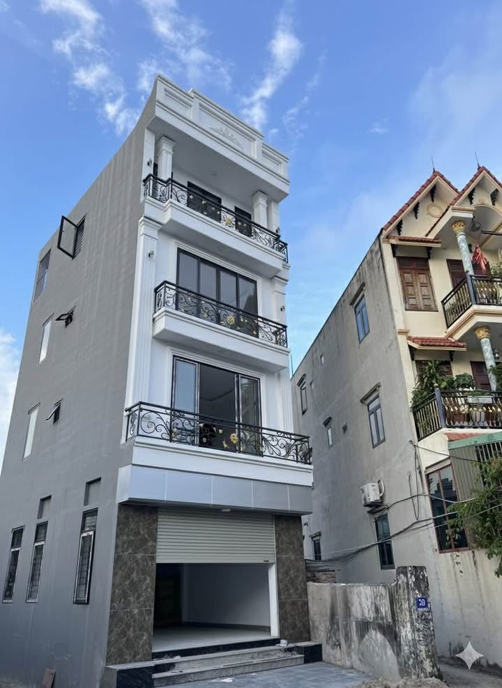 Nhà 4 Tầng Cao Xanh, Hạ Long 55m² giá 4.5 tỷ - Ô tô đỗ cửa tiện lợi!