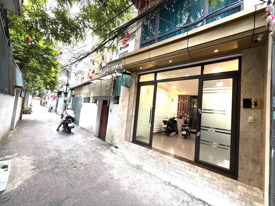 Nhà mặt ngõ phố Trạm, Long Biên, 42m², giá 12 tỷ - Ô tô vào nhà, sổ đỏ chính chủ!