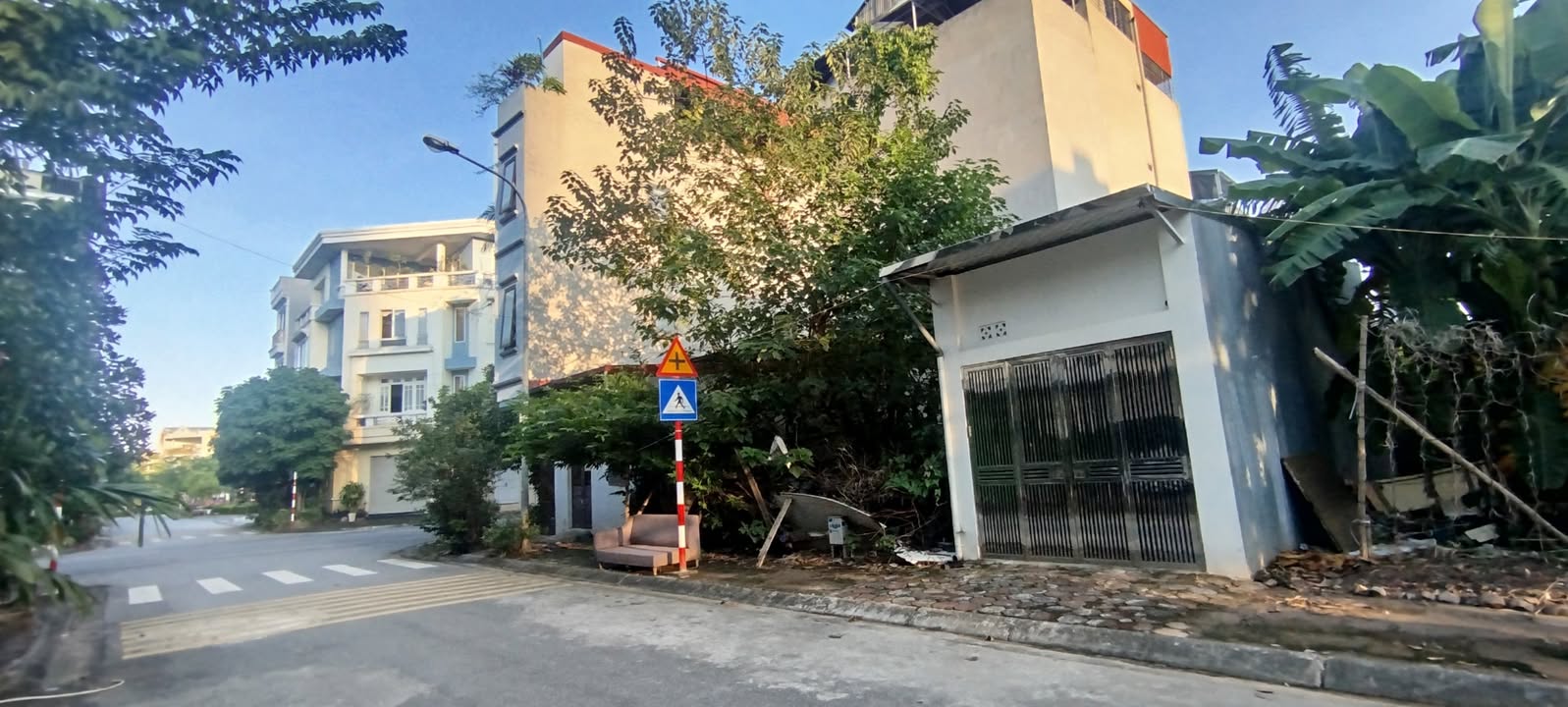 Nhà mặt tiền Giang Biên, Long Biên 40m² - Ô tô tránh, giá thỏa thuận hấp dẫn!