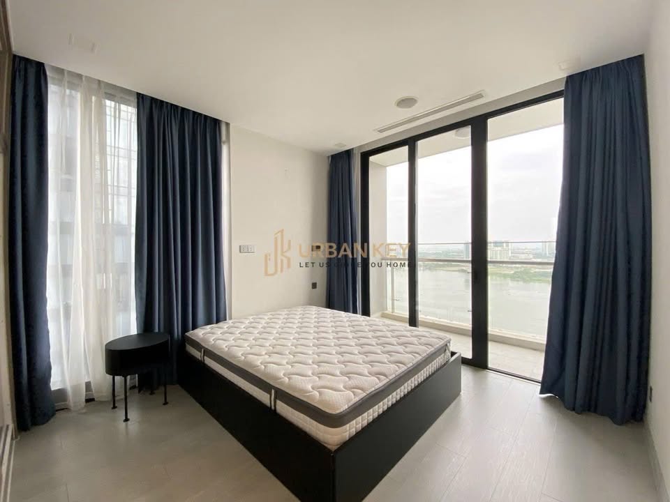 Căn hộ Vinhomes Golden River Quận 1 118m² giá 45 triệu - Nội thất đầy đủ, view đẹp Thủ Thiêm!