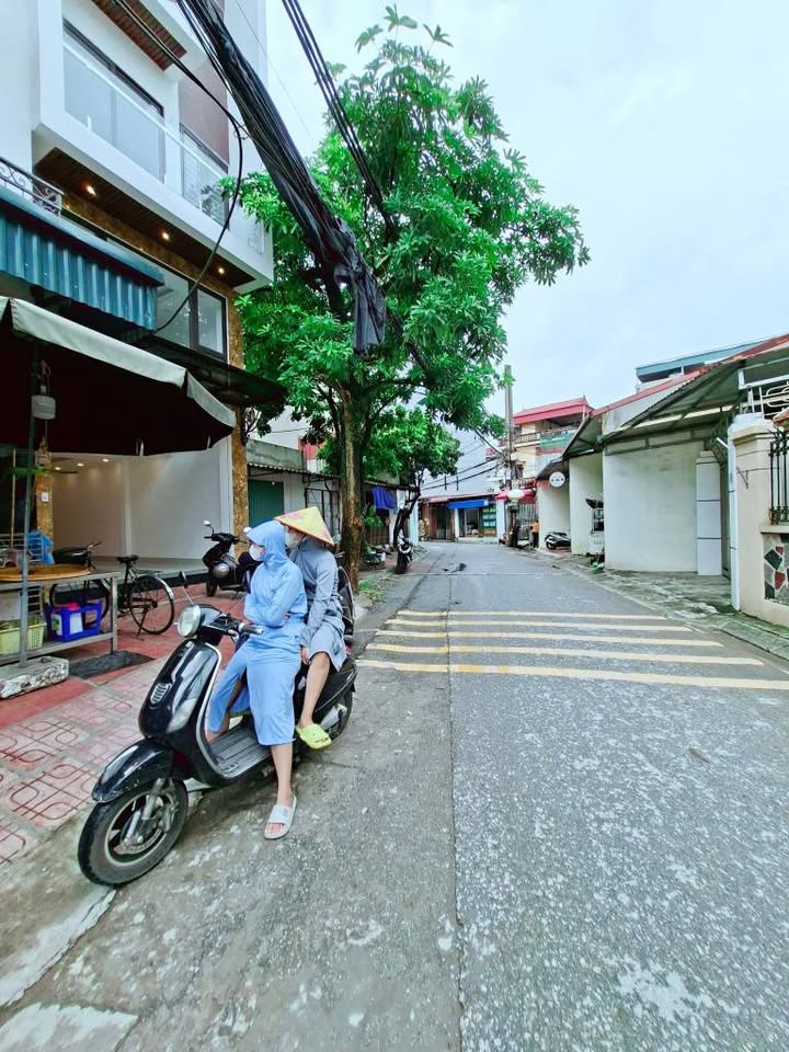 Mặt phố Thạch Bàn, Long Biên 56m² giá 15.95 tỷ - Đầu tư sinh lời ngay!