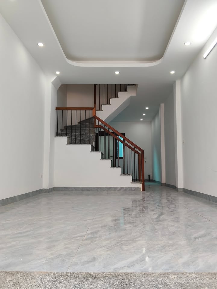 Nhà 2 tầng Ninh Sở Thường Tín 60m² giá 1.6 tỷ - Ô tô đỗ cửa, tiện ích đầy đủ!