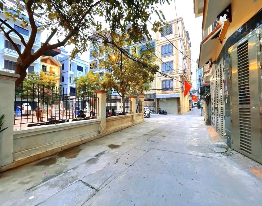 Nhà 7 tầng Xuân Đỉnh 33m² giá thỏa thuận - Ô tô đỗ cửa, thang máy sẵn có!