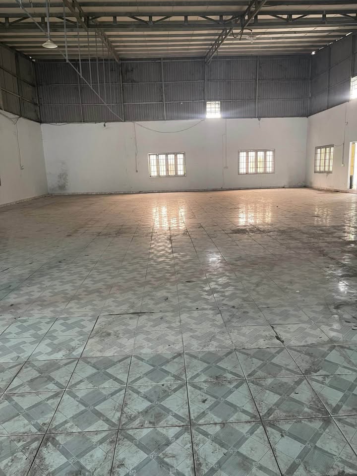 Kho xưởng cho thuê tại Xuân Thới Thượng, Hóc Môn 800m² - Giá 38 triệu/tháng, sẵn sàng hoạt động!