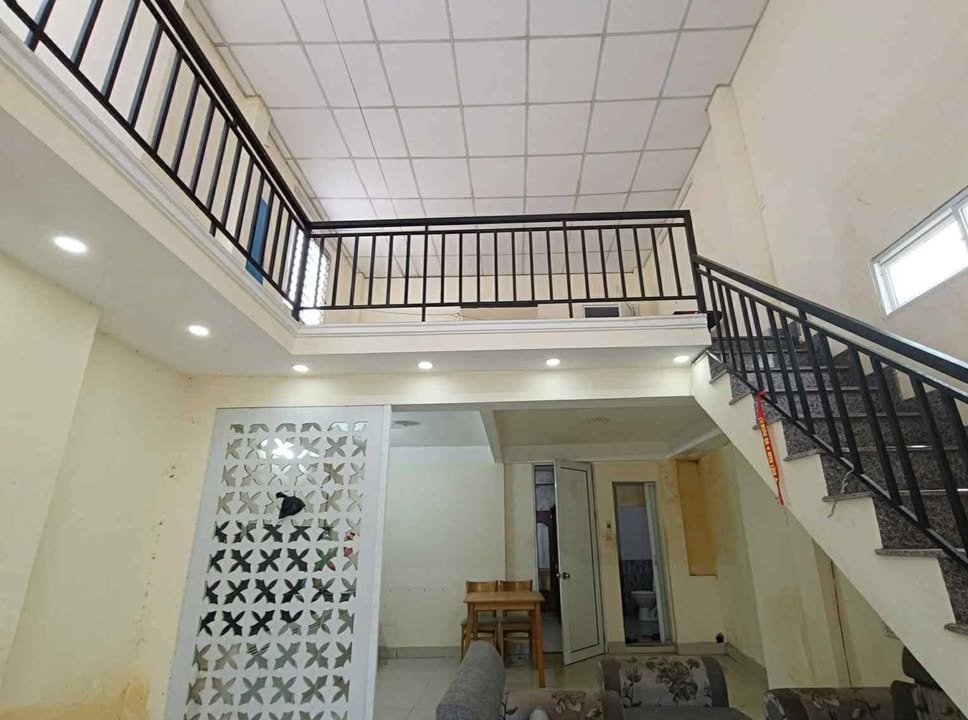 Nhà gác lửng kiên cố Hùng Vương 54m² giá 3.6 tỷ - Tiện ích đầy đủ gần chợ Cồn!