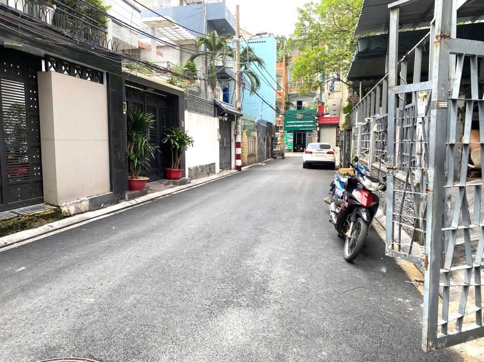 Nhà riêng quận Tân Bình 106m² giá 13.3 tỷ - Sổ hồng chính chủ, ô tô vào tận nhà!