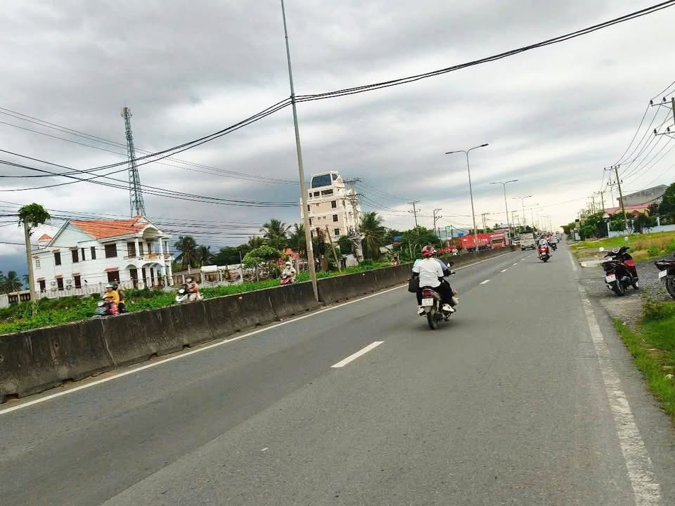 Đất Mặt Tiền ĐT 824, Xã Lương Hòa, Bến Lức 400m² giá 6.8 tỷ - Đầu tư sinh lời ngay!